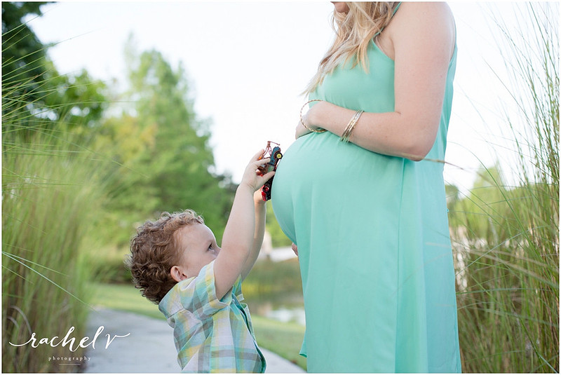 Spring Maternity Session at Baldwin Park in Orlando Florida with Rachel V Photography