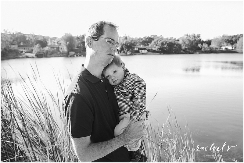 Family session at Loch Haven Park in Orlando Florida with Rachel V Photography
